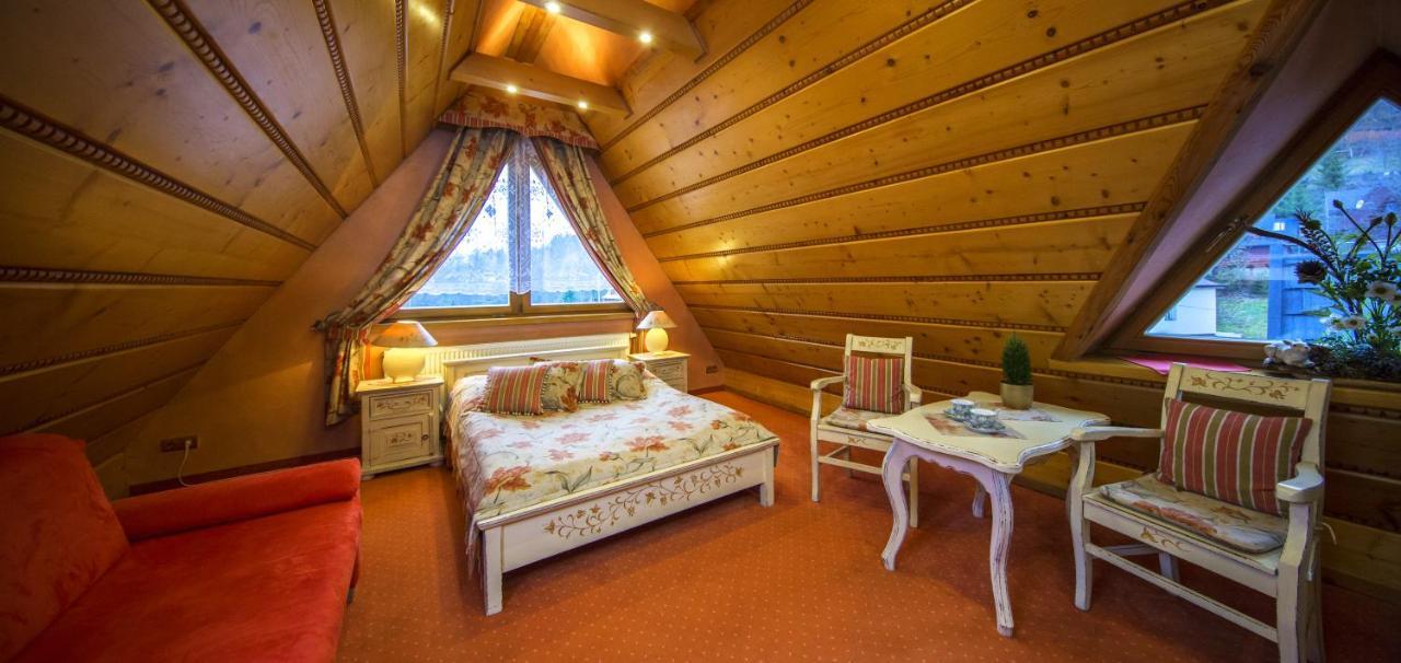 Lesny Dworek Bed & Breakfast 5*