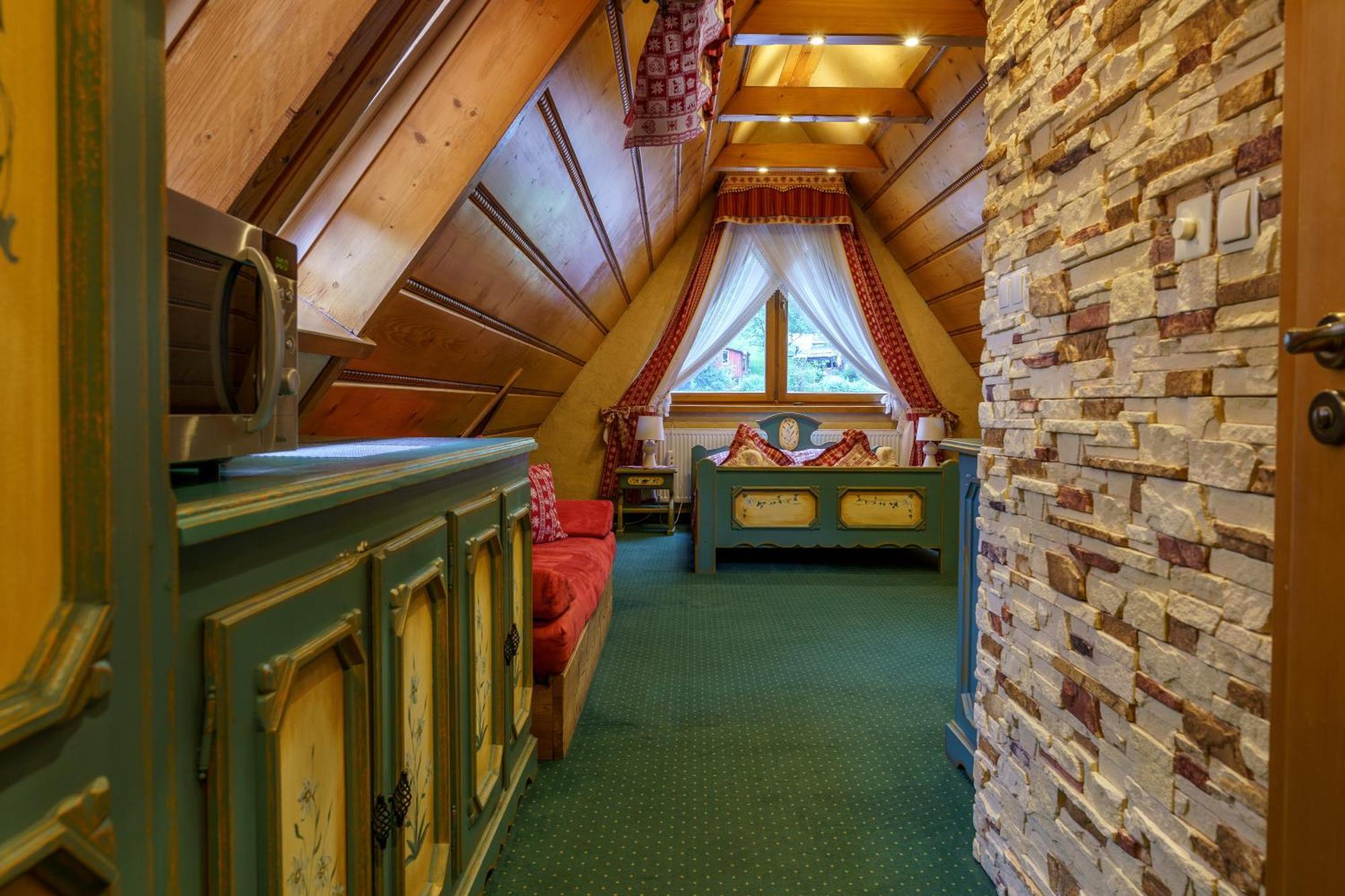 Lesny Dworek Bed and breakfast 5*