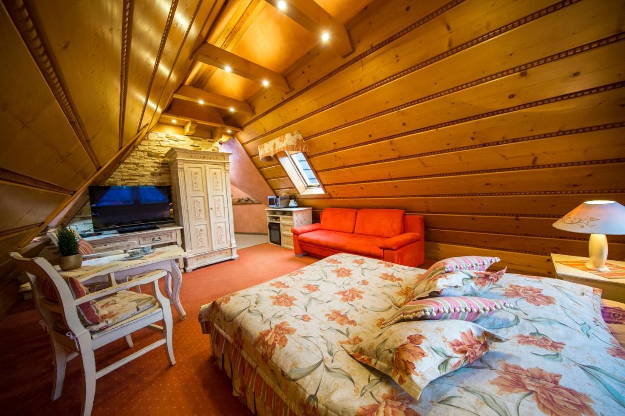 Lesny Dworek Bed & Breakfast 5*