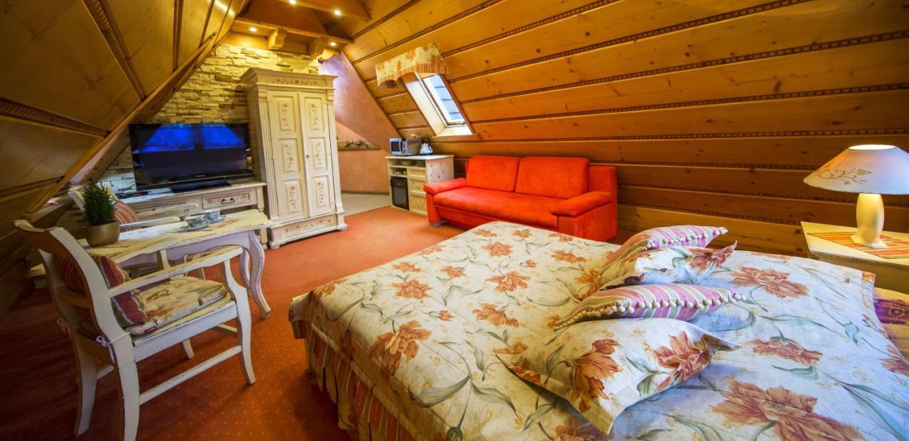 Lesny Dworek Bed & Breakfast 5*