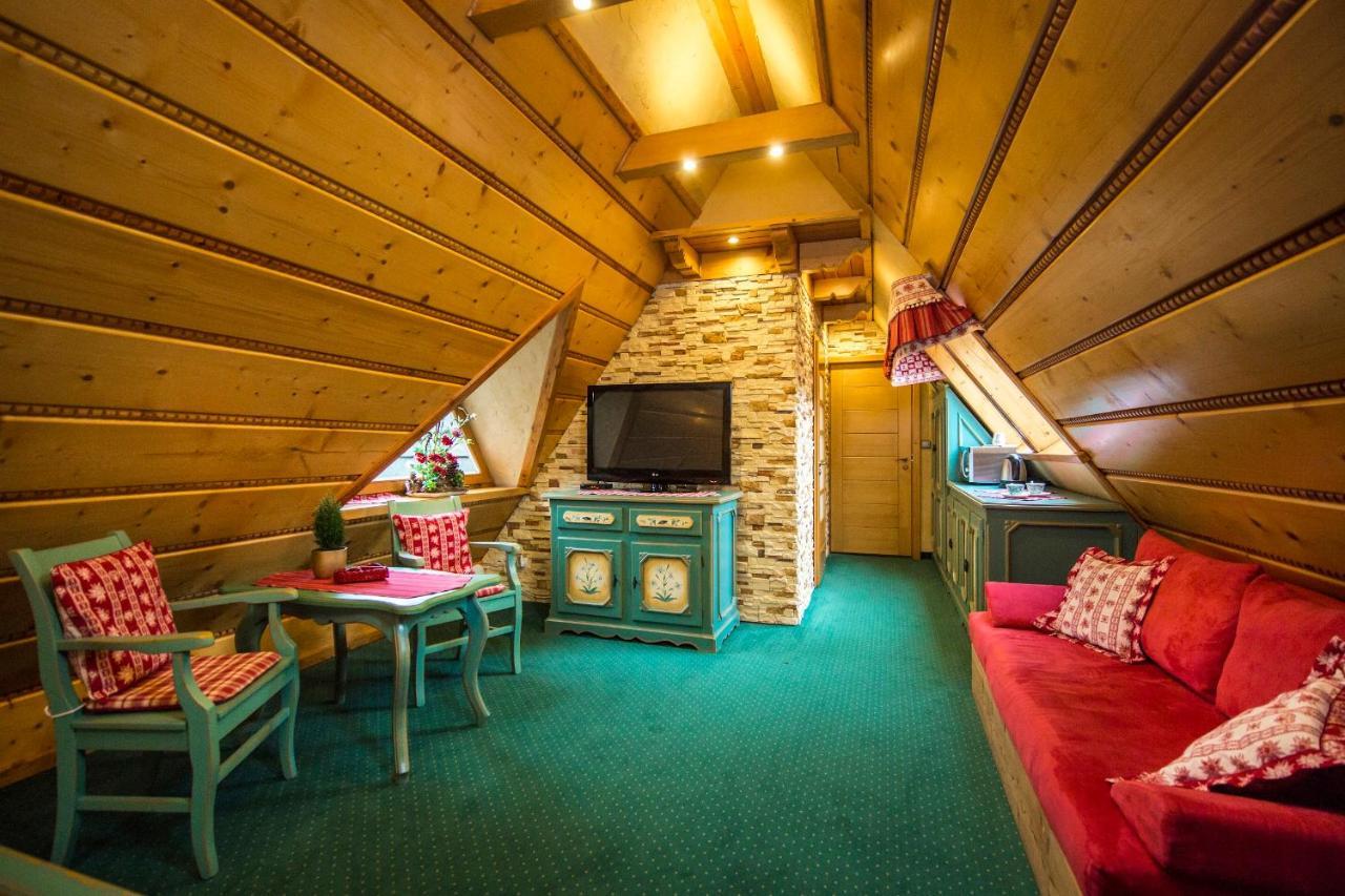 Bed & Breakfast Lesny Dworek 5*