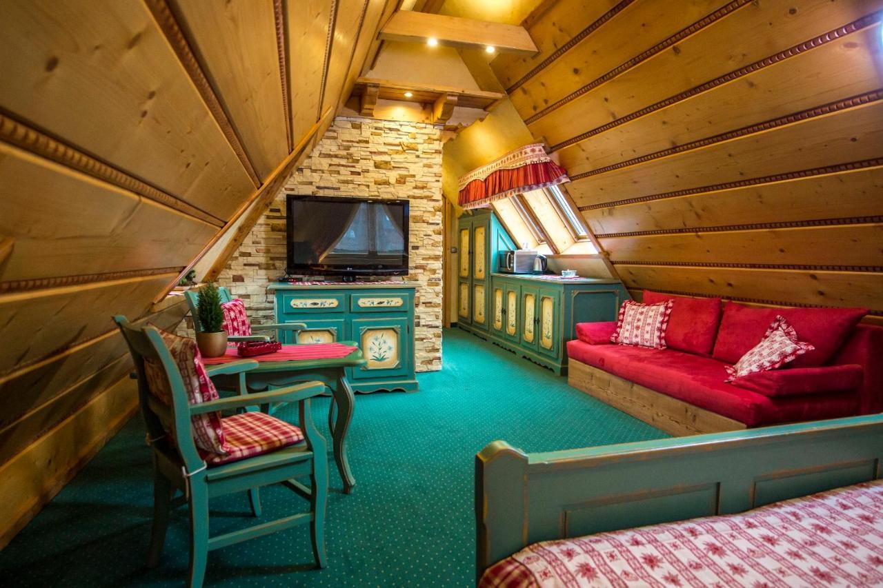 Lesny Dworek Bed & Breakfast