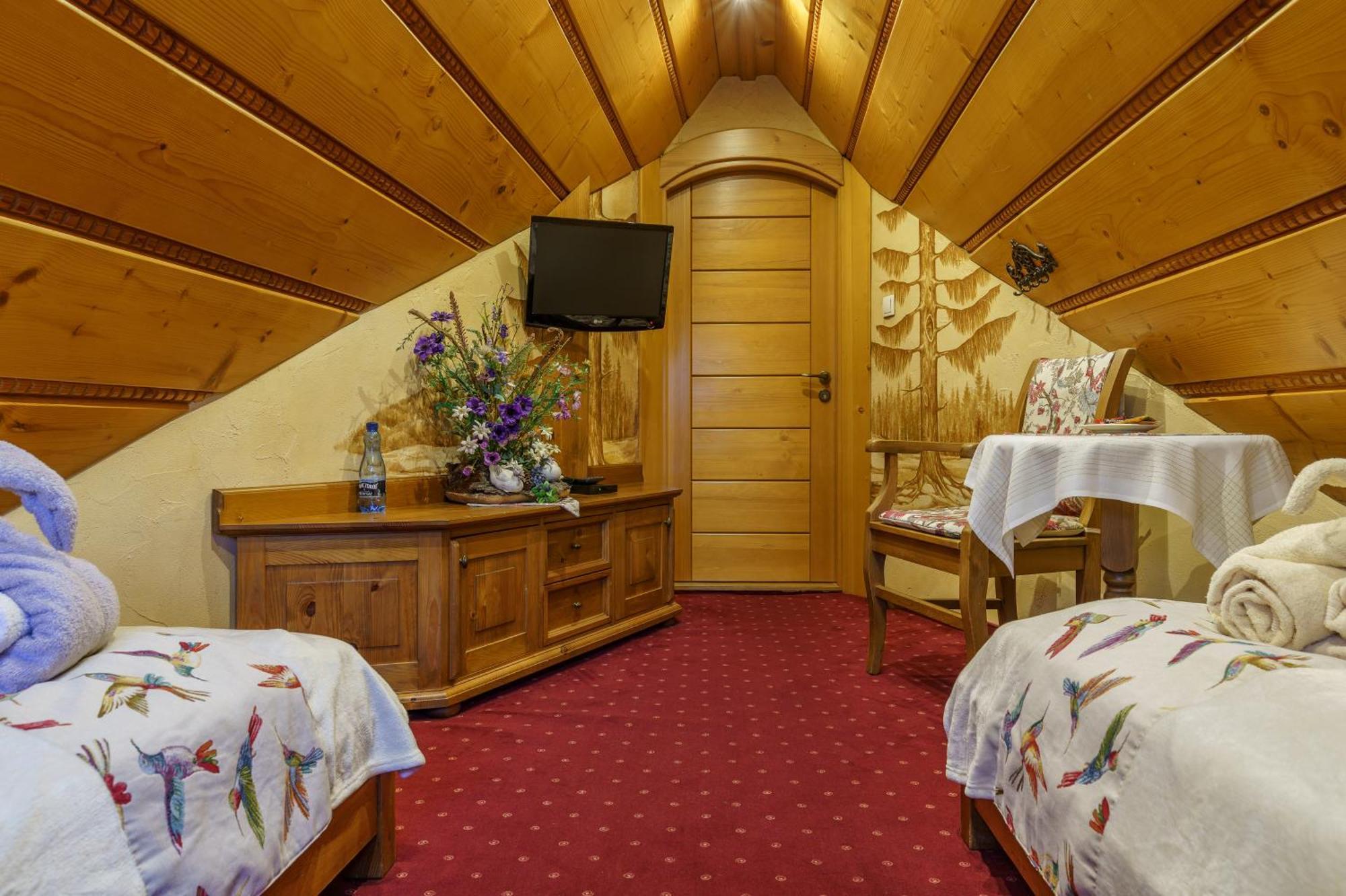 Lesny Dworek Bed & Breakfast 5*