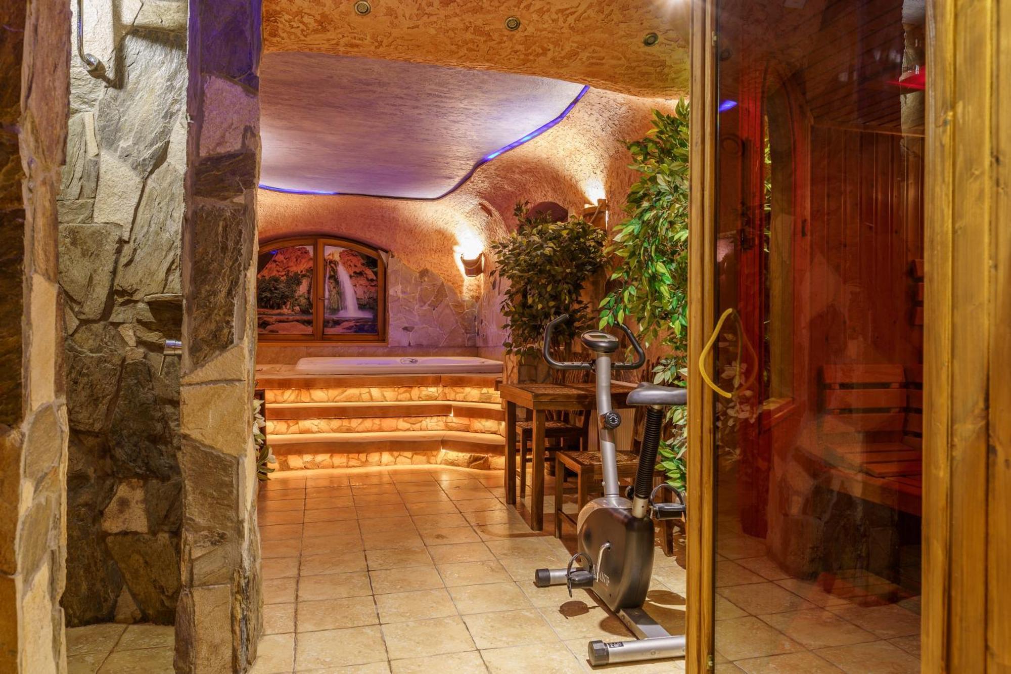 Bed & Breakfast Lesny Dworek 5*