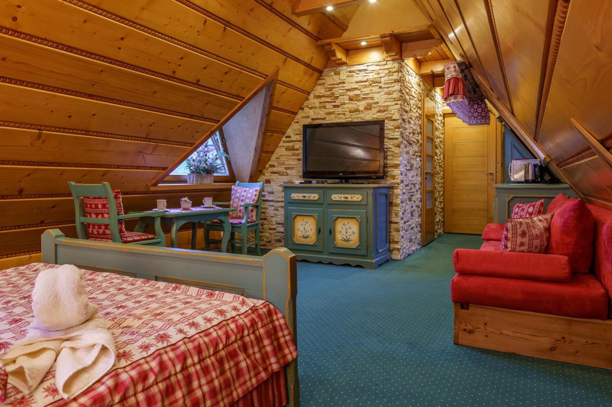 Lesny Dworek Bed & Breakfast 5*