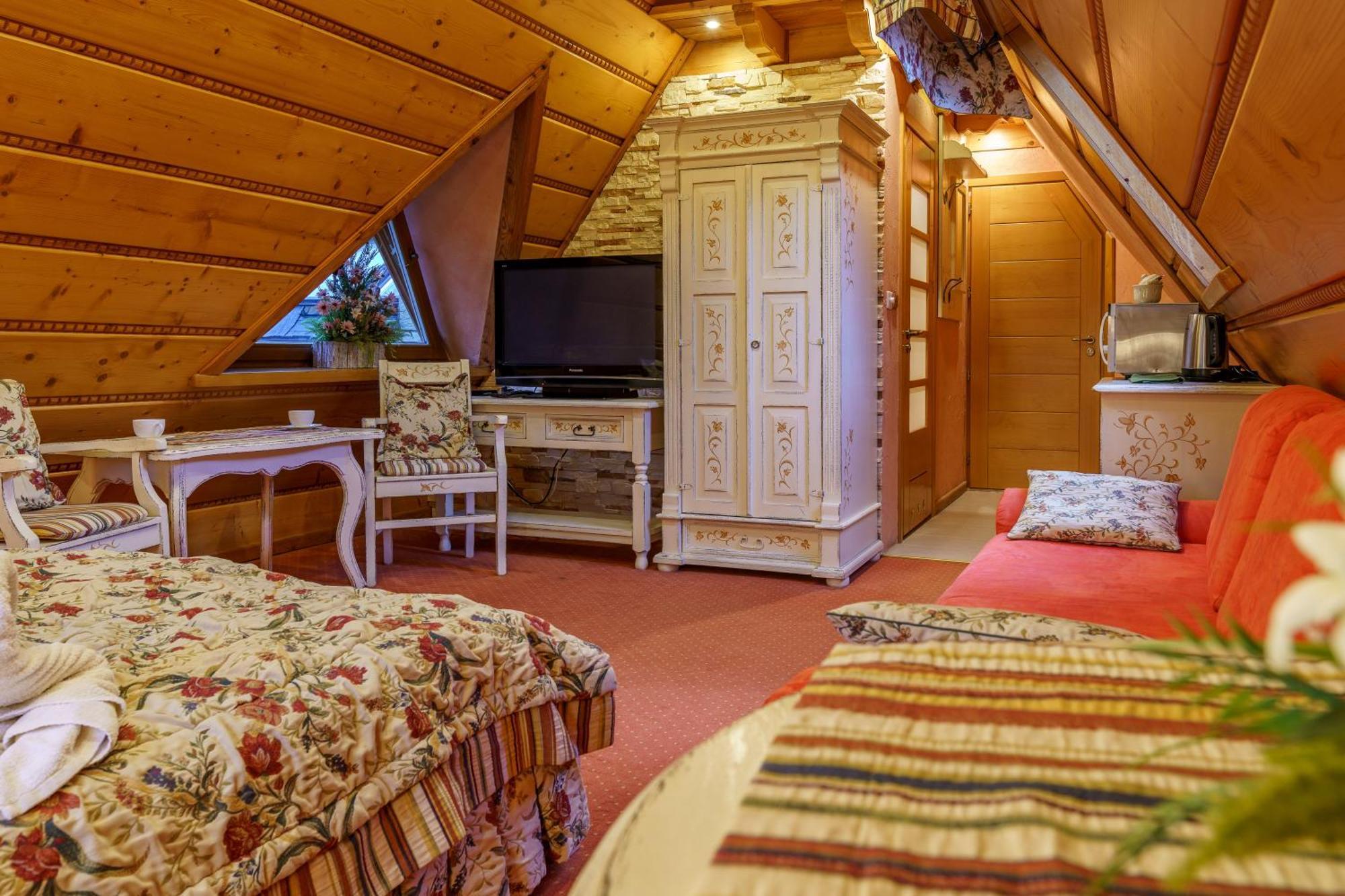 Lesny Dworek Bed & Breakfast 5*